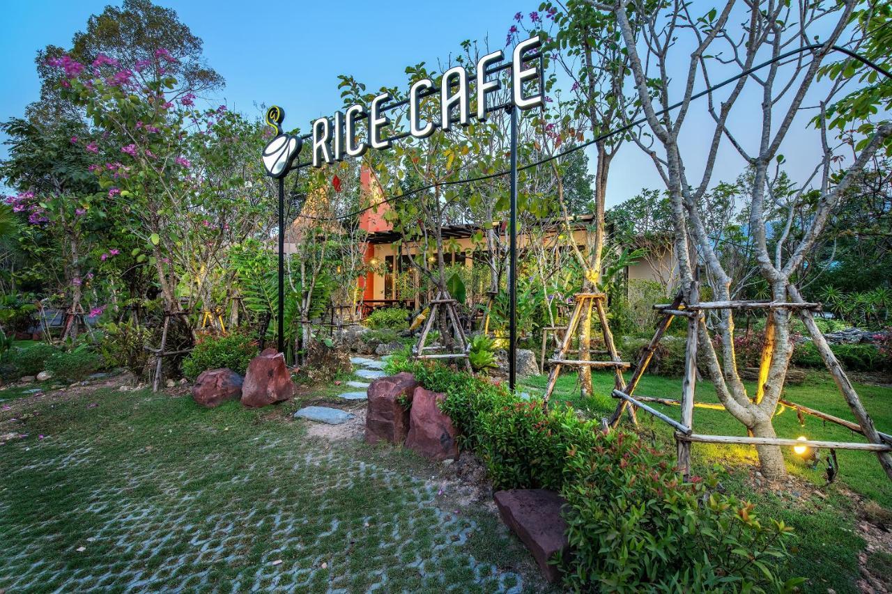 แอท ไรซ์ รีสอร์ต รีสอร์ท 3*